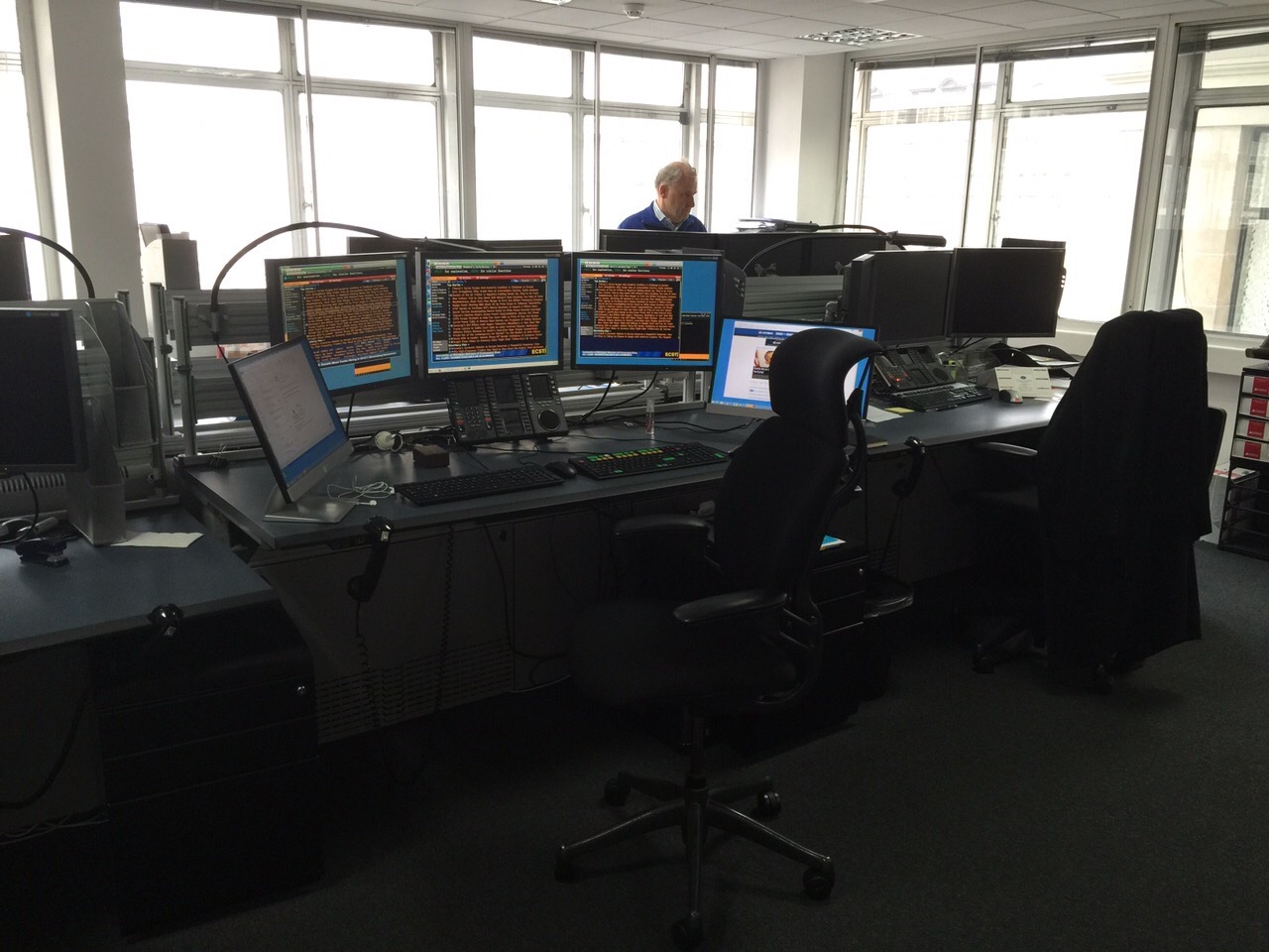 Kyle Edmund Hauser — multi-screen institutional trading floor, market monitoring